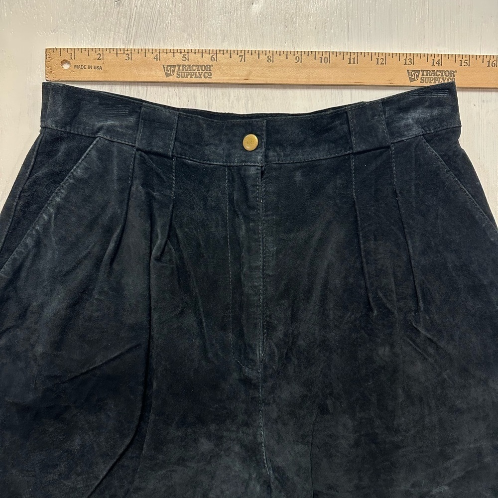 90s Leather Collection Black High Waisted Pleated Leather Short 11/12 - Picture 5 of 10
